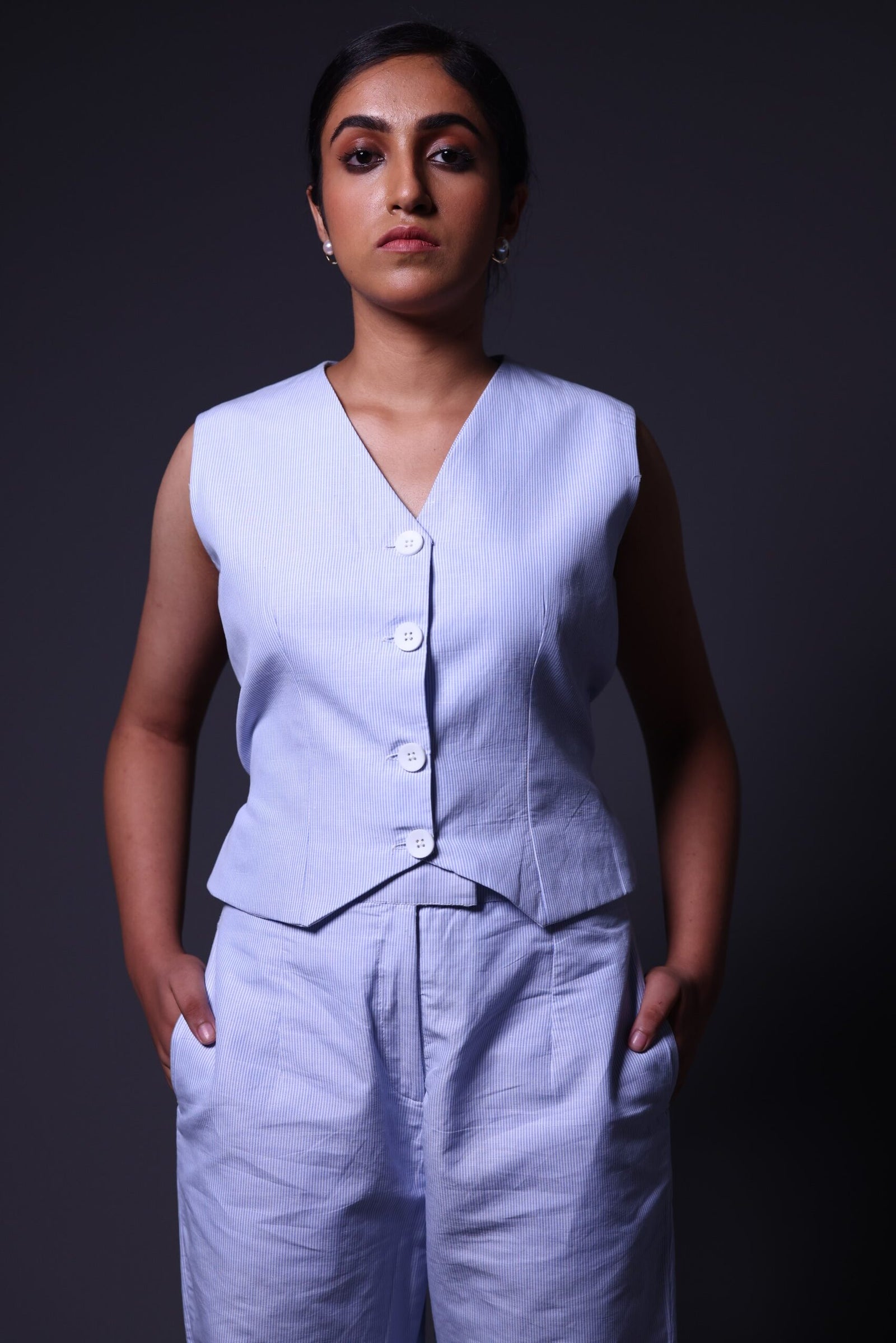 Sleeveless waistcoat with pants image 5