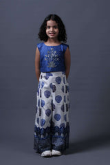 Neeli buti Hand Embroidered twinning set for Father + Daughter image 6