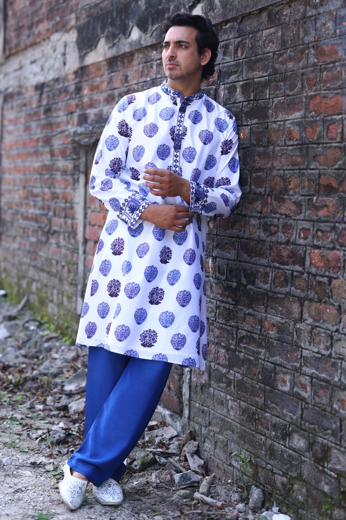 Vallab Hand Embroidered Buuti Print Kurta With Pyjama