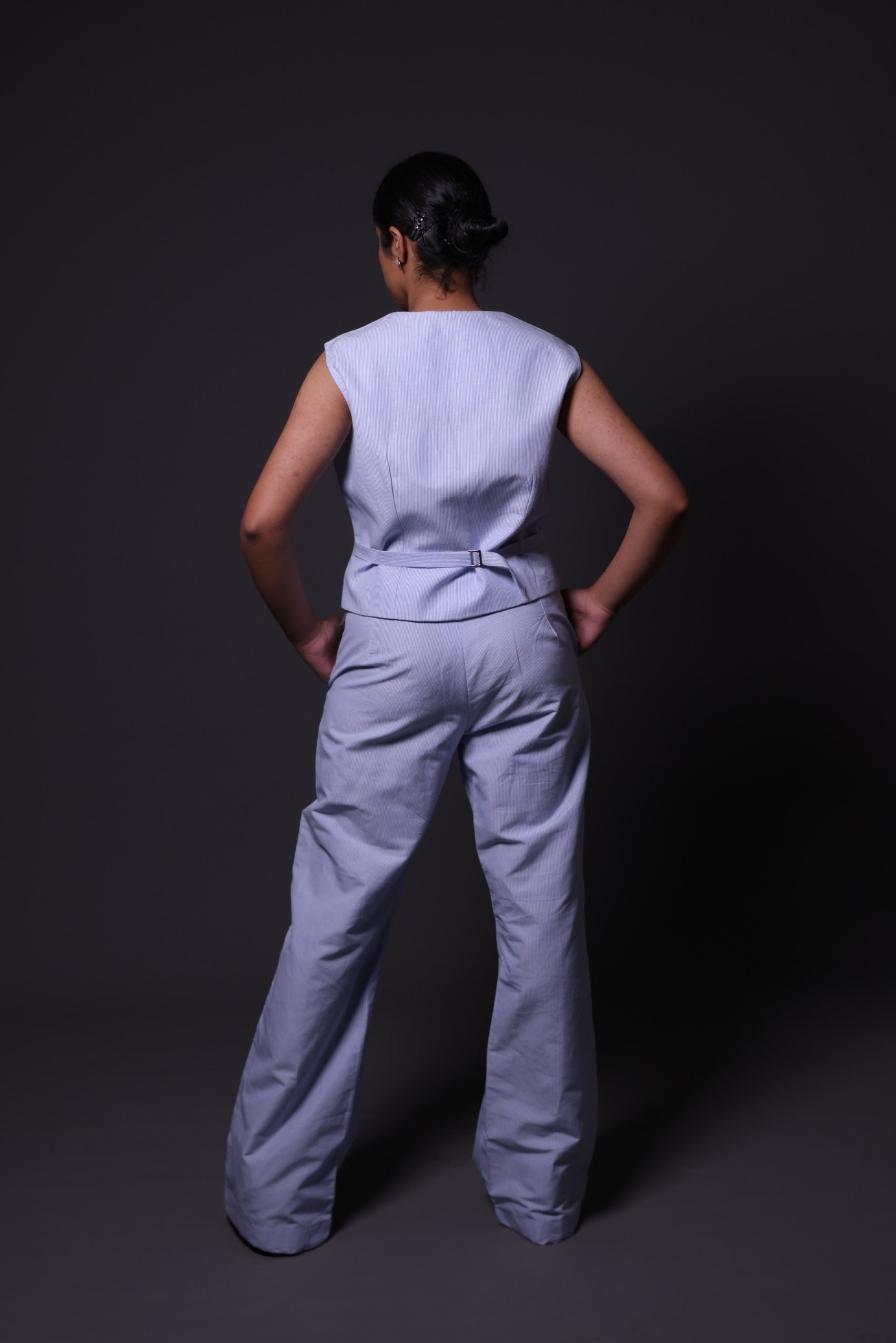 Sleeveless waistcoat with pants image 4