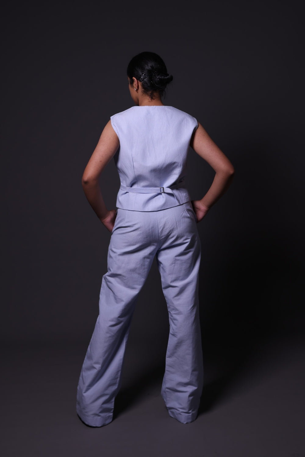 Sleeveless waistcoat with pants image 4