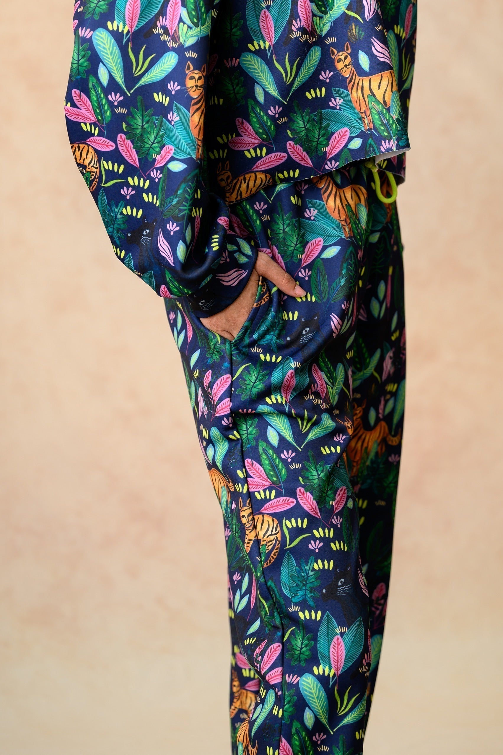 Jacket With Jogger twinning set for Mom + Daughter image 11