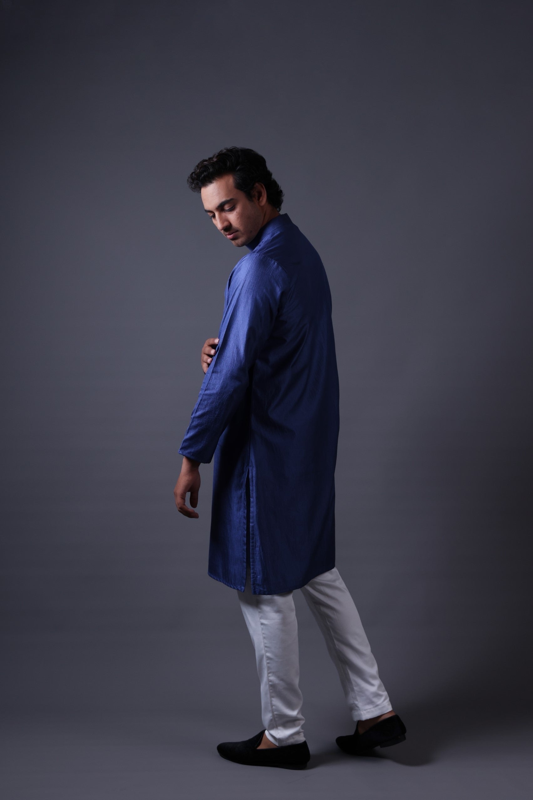 Frost grey gold fully hand embroidered mirror kurta set image 7