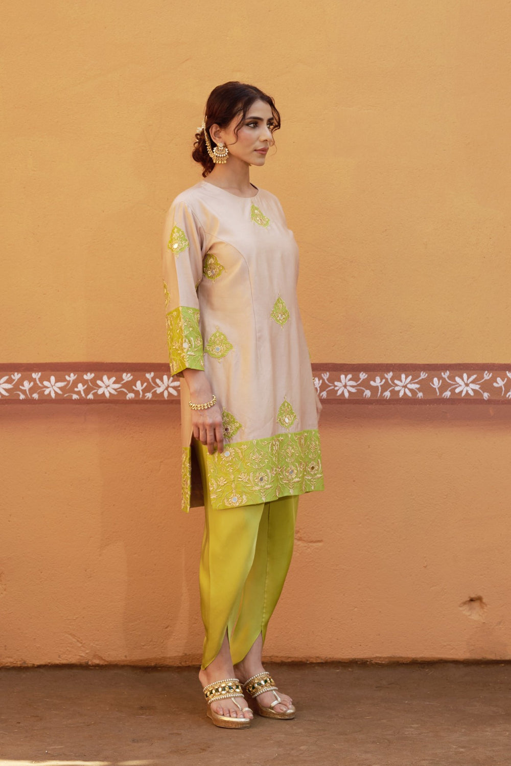 Half and half beige dhani kurta with tulip pants image 3
