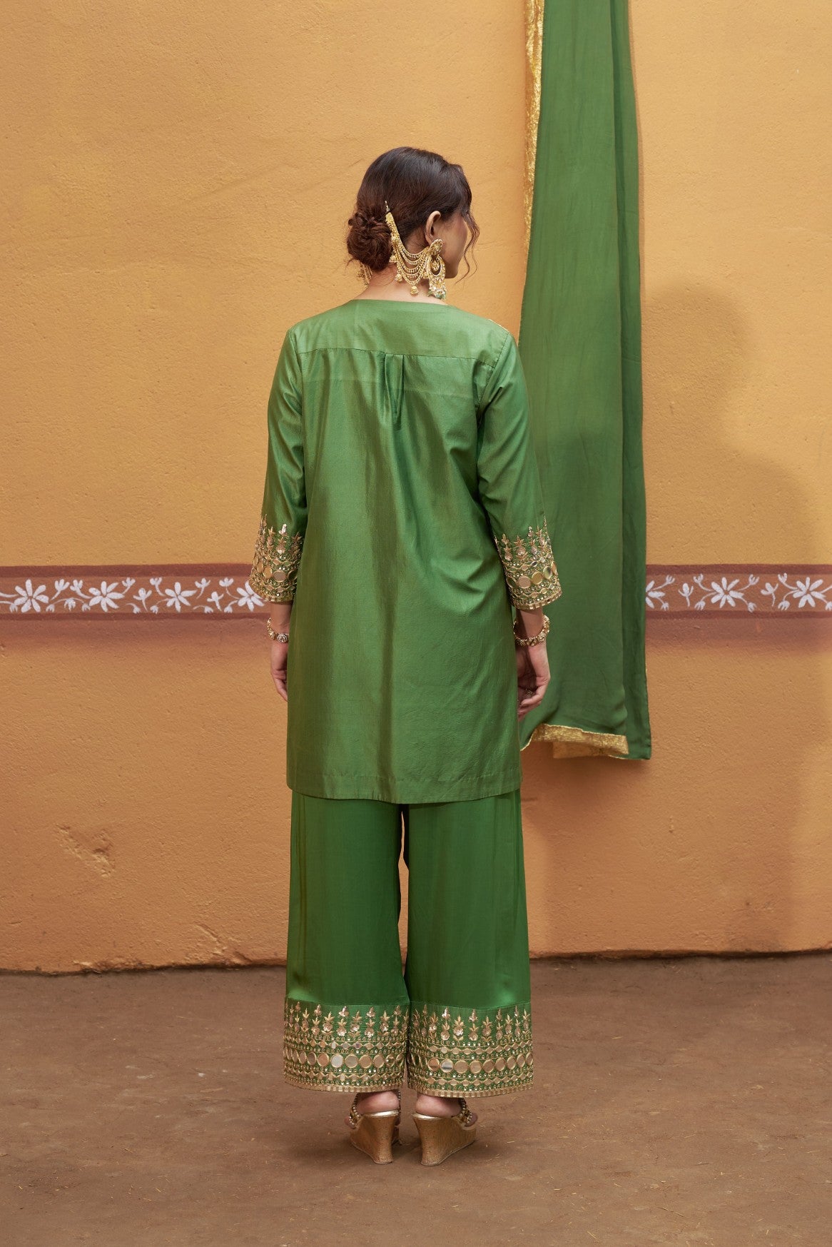 Mirror work hand embroidery green kurta set image 1