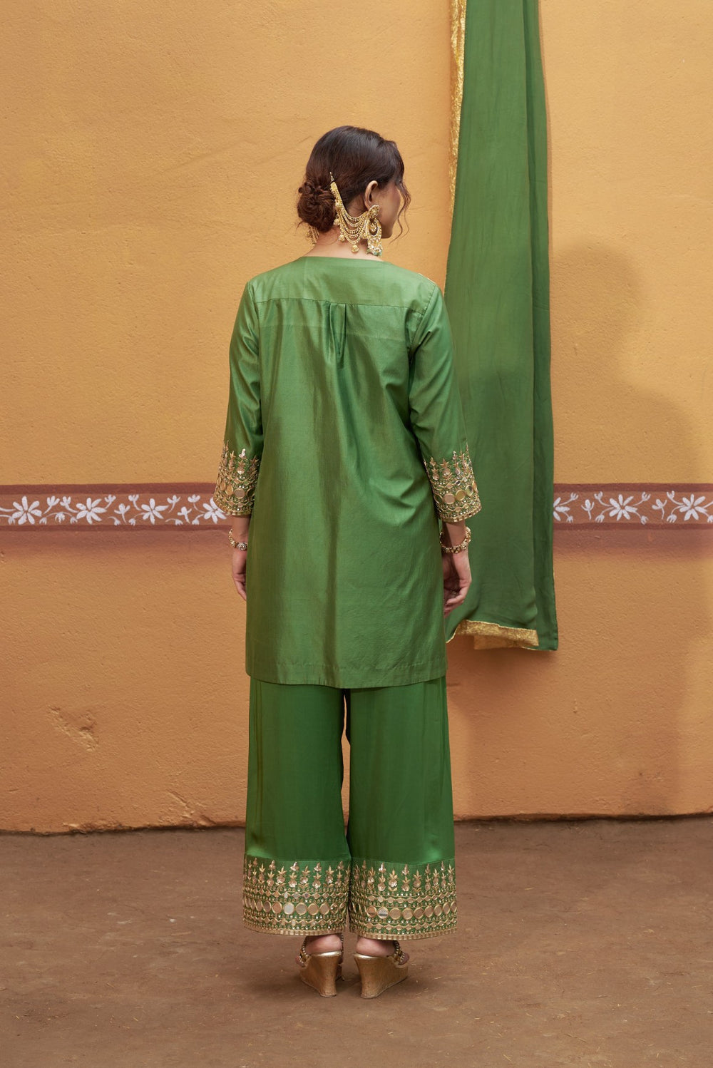 Mirror work hand embroidery green kurta set image 1
