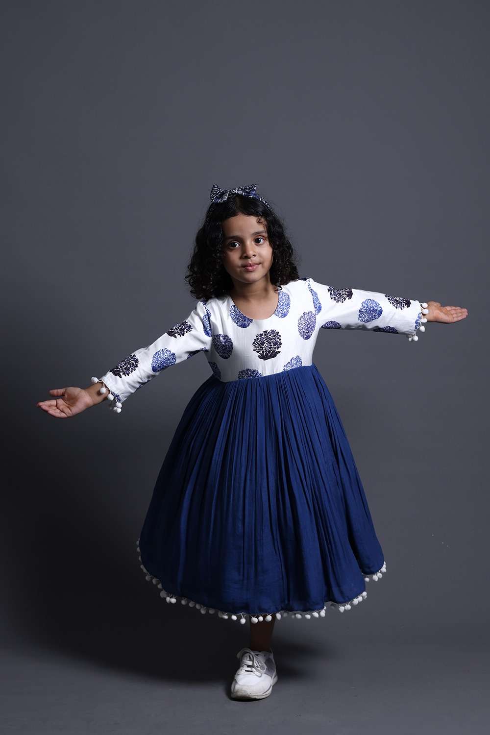 Neeli Buti Print twinning set for Mom + Daughter image 5