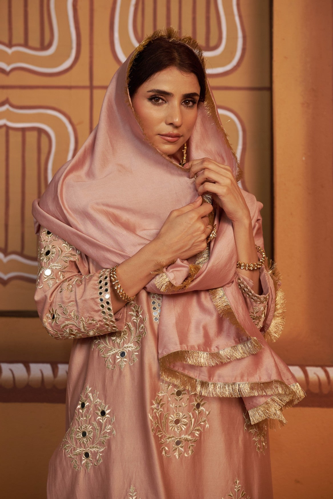 Onion pink jari buttis with mirror work kurta set image 1