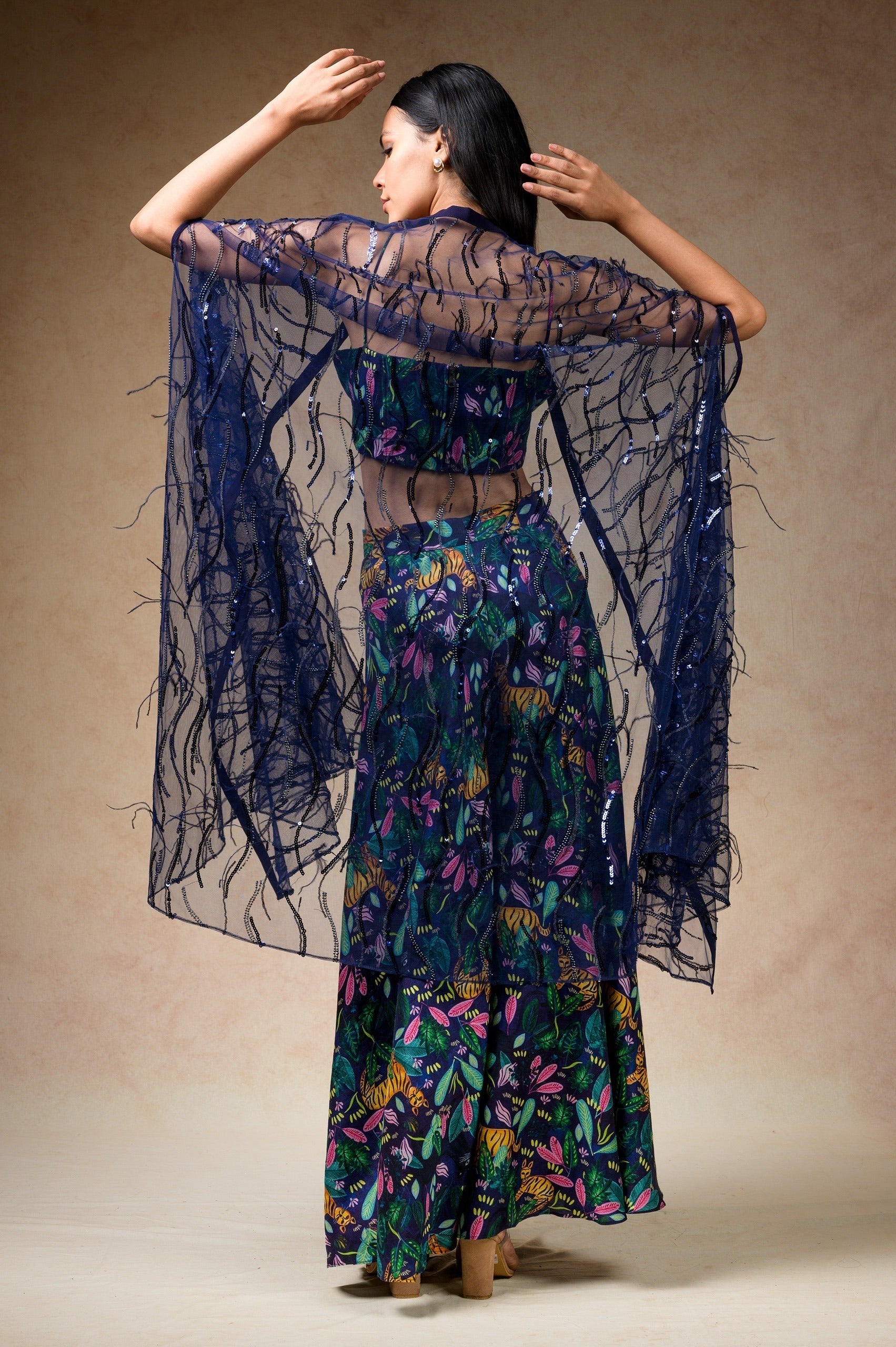 Bustier With Sharara And Feather Cape image 4
