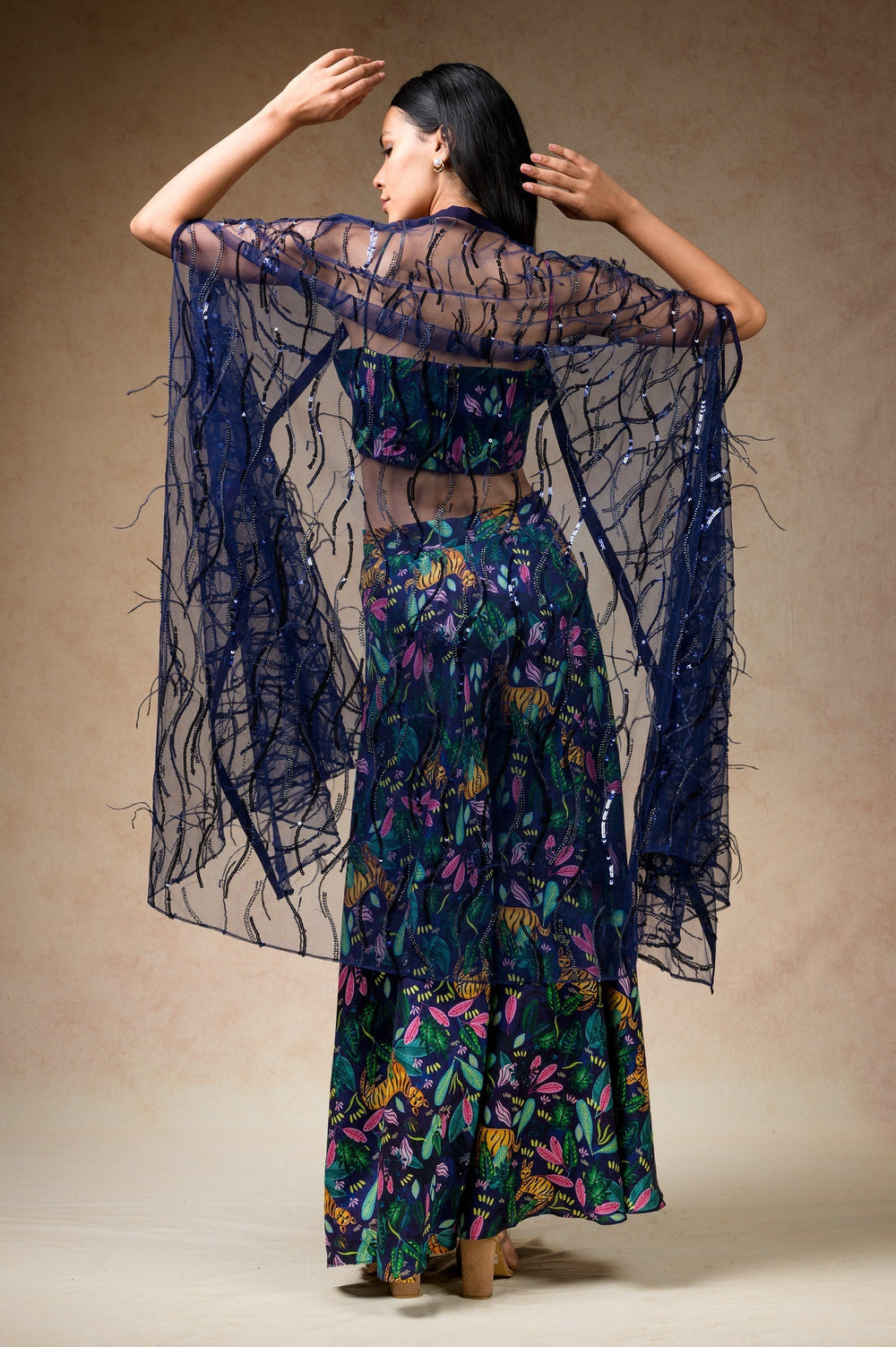 Bustier With Sharara And Feather Cape image 4