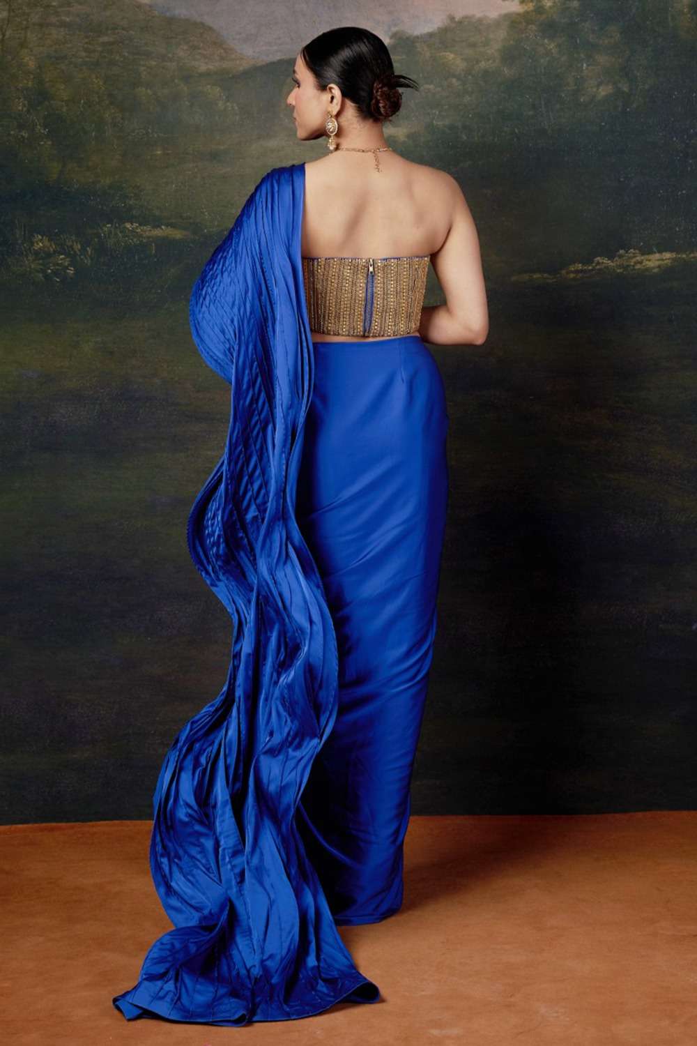 Fully Hand-Embroidered &amp; Hand-Stitched Blouse with Stylish Wire Work Pallu cocktail Saree image 4