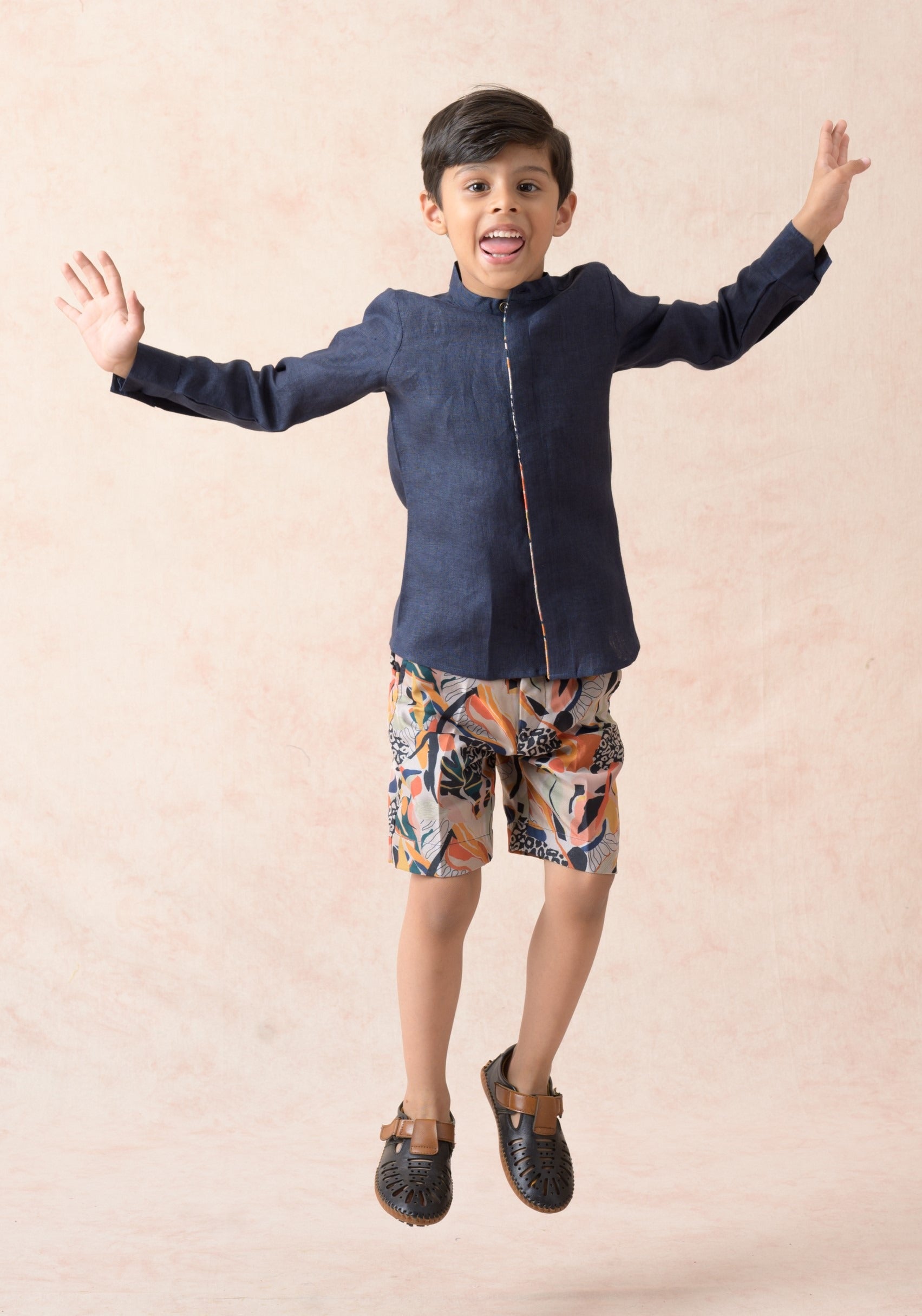 Pure Linen shirt with shorts image 2