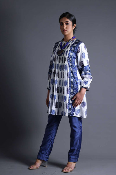 Neeli Buti Print twinning set for Mom + Daughter image 4