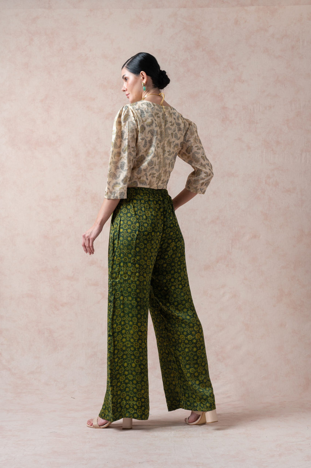 Crop top with pants image 7