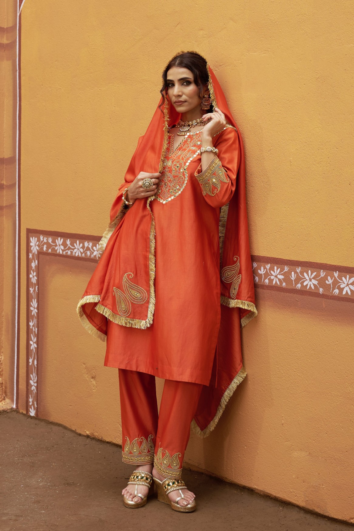 Hand embroidered katdana work kurta set with dupatta - Image 3