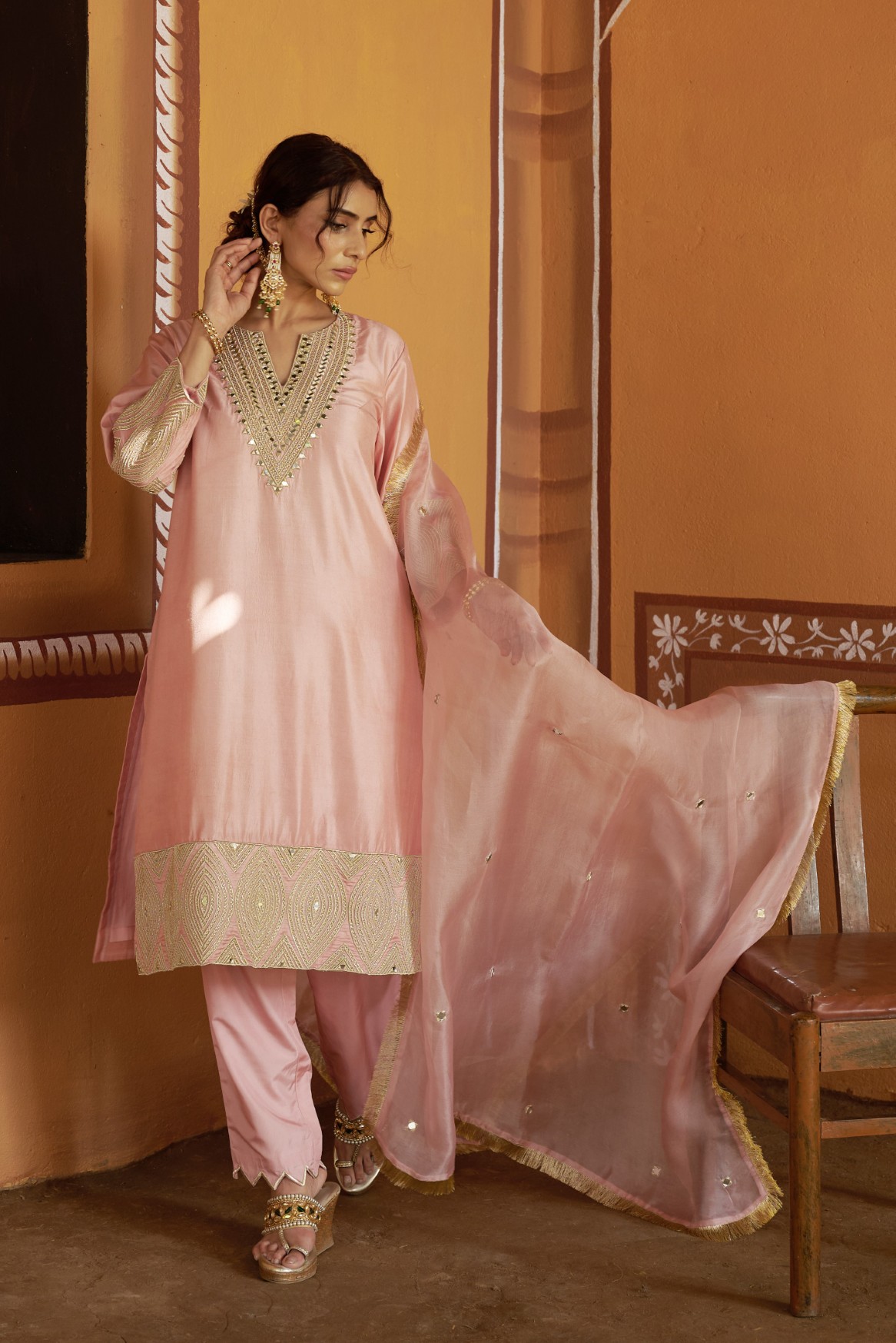 Delicate powder pink jari and mirror work kurta set - Image 7