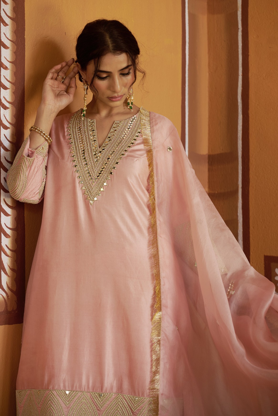 Delicate powder pink jari and mirror work kurta set - Image 4
