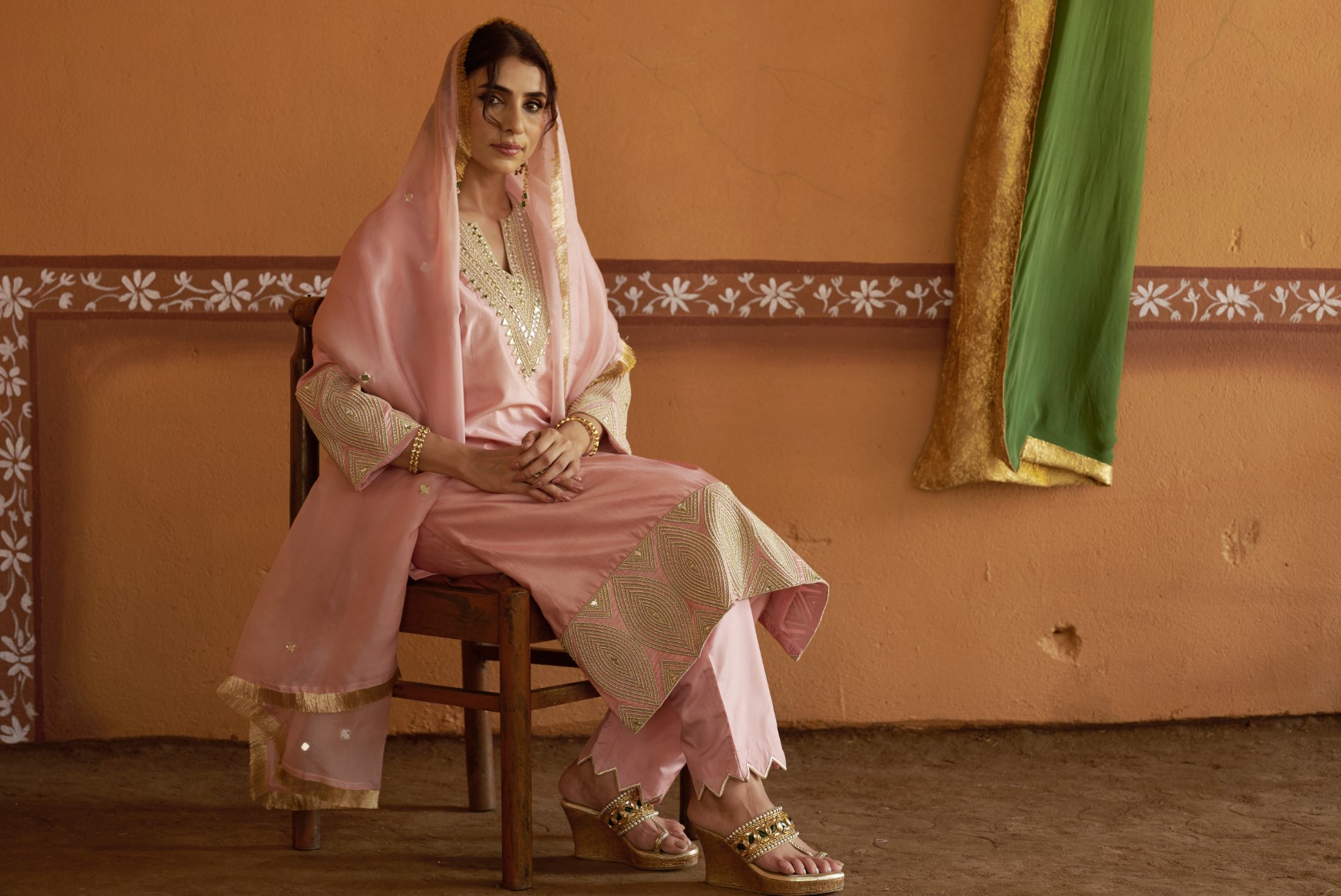 Delicate powder pink jari and mirror work kurta set - Image 3