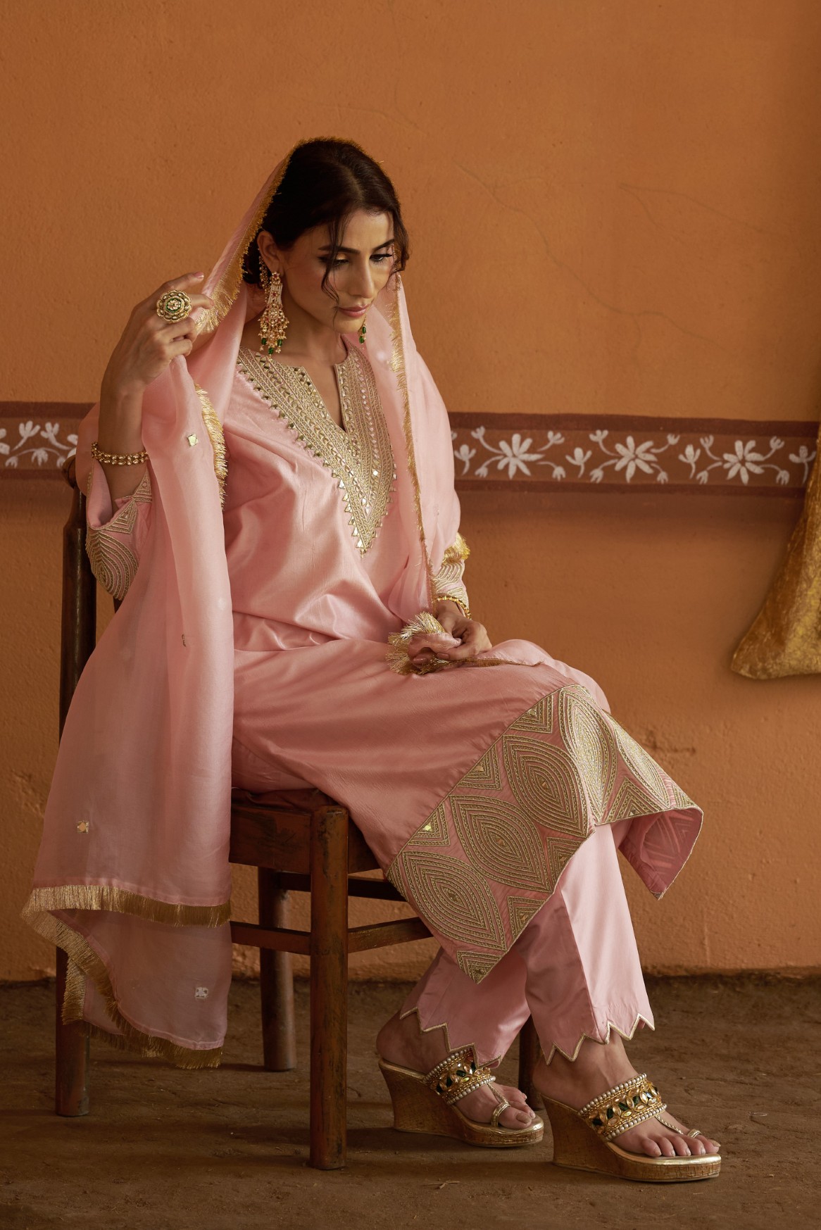 Delicate powder pink jari and mirror work kurta set - Image 2