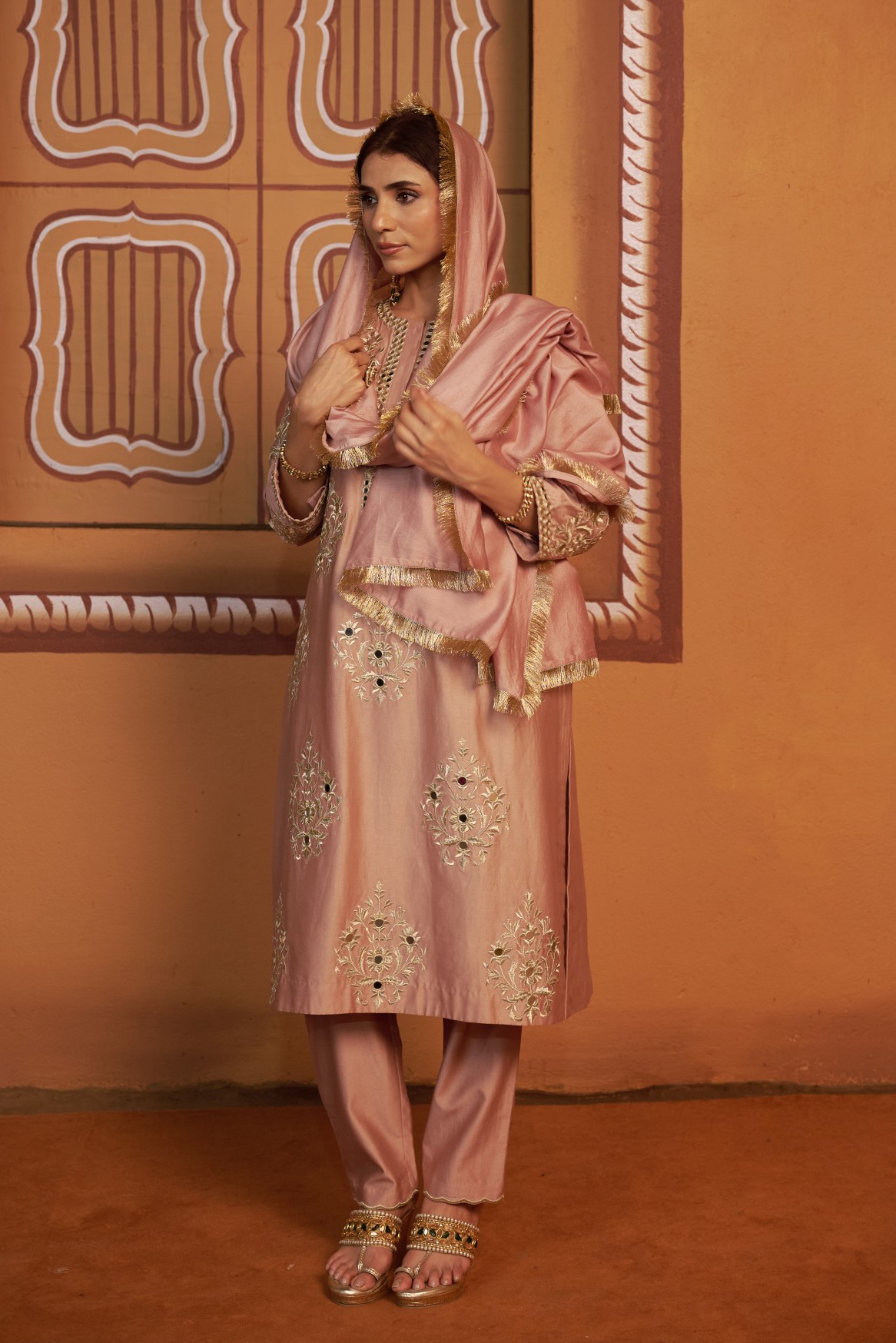 Onion pink jari buttis with mirror work kurta set - Image 3